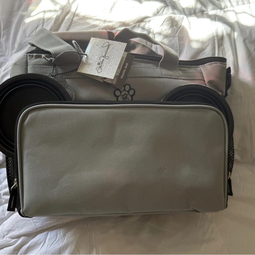 NWT Trisha Yearwood pet travel bag. Insulated w.food pouches & portable bowls!